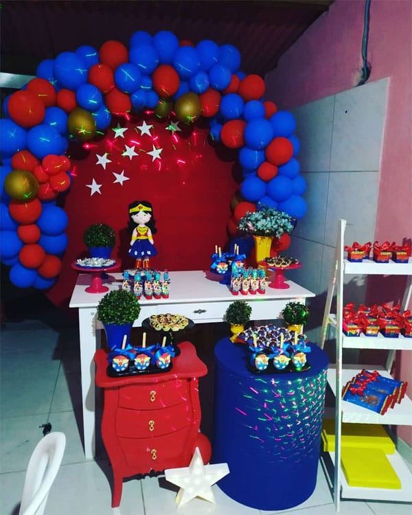 Festa da Mulher Maravilha simples Festa da Mulher Maravilha simples